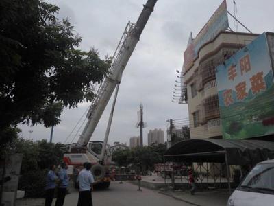 城市更新进行时 港口区域拆除1200平方米违规户外广告牌